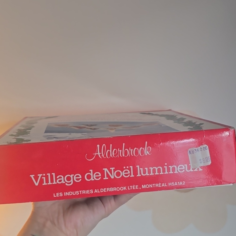 Vintage Alderbrook Christmas Village Set - Picture 5 of 9